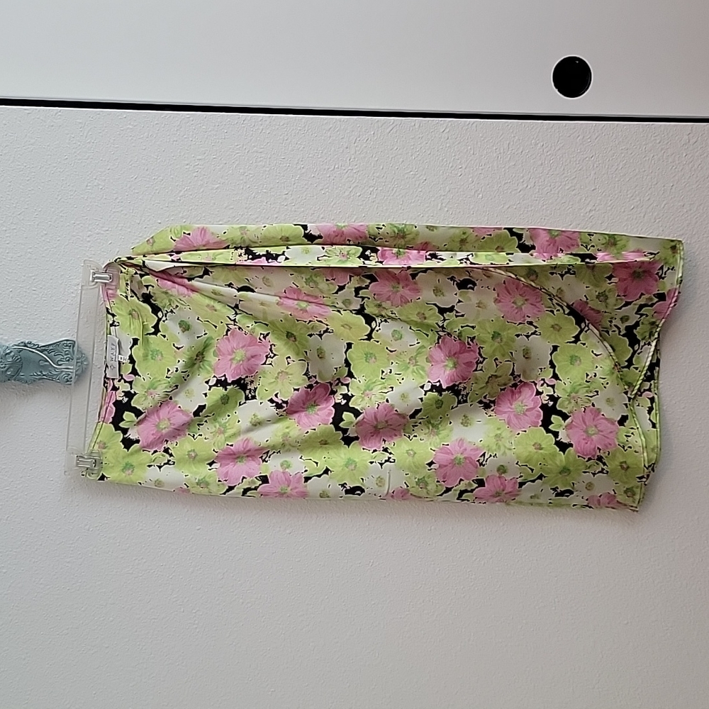 Wayf wrap skirt. Printed silky washable material. Sz Med